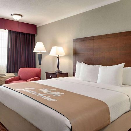 Days Inn By Wyndham Whitmore Lake Bagian luar foto