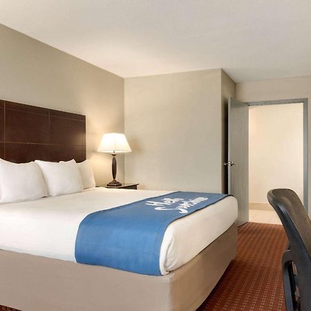 Days Inn By Wyndham Whitmore Lake Bagian luar foto