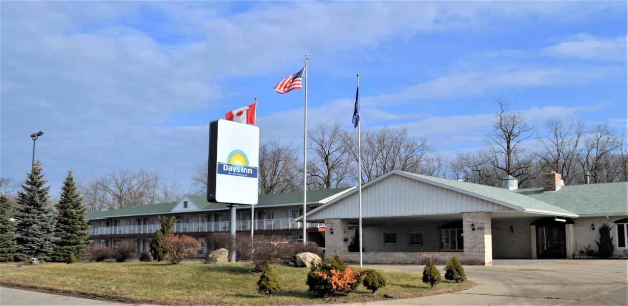 Days Inn By Wyndham Whitmore Lake Bagian luar foto