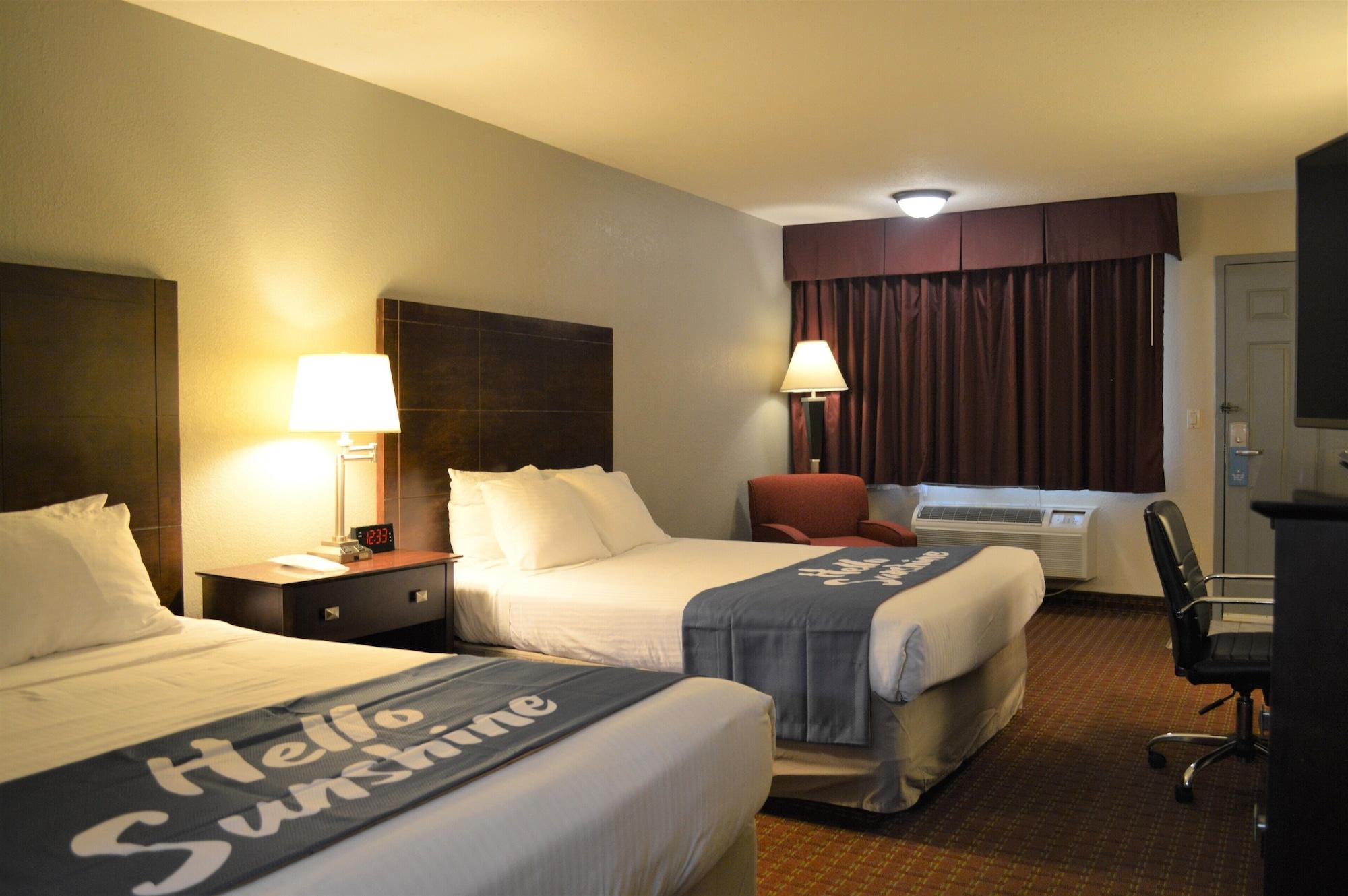 Days Inn By Wyndham Whitmore Lake Bagian luar foto