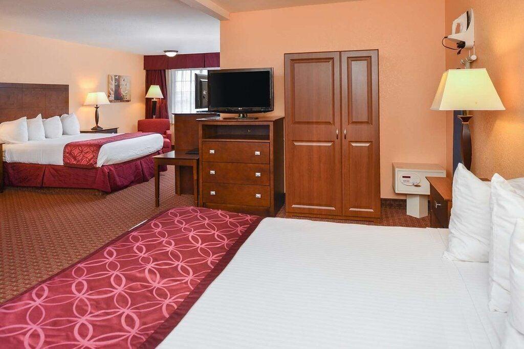 Days Inn By Wyndham Whitmore Lake Bagian luar foto