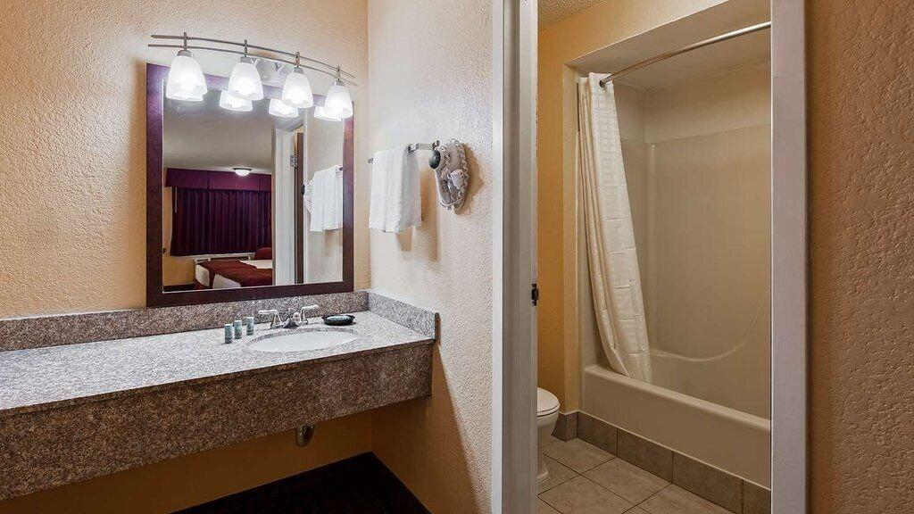 Days Inn By Wyndham Whitmore Lake Bagian luar foto