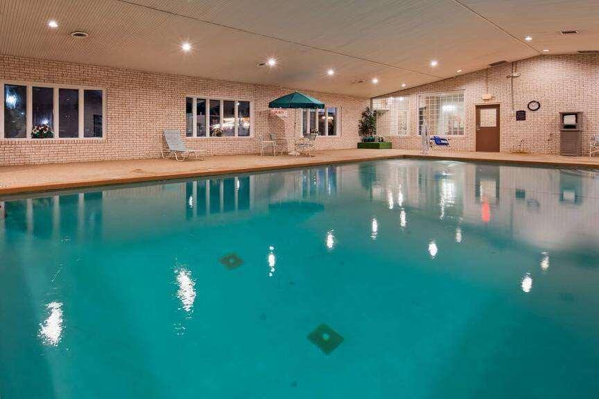 Days Inn By Wyndham Whitmore Lake Bagian luar foto