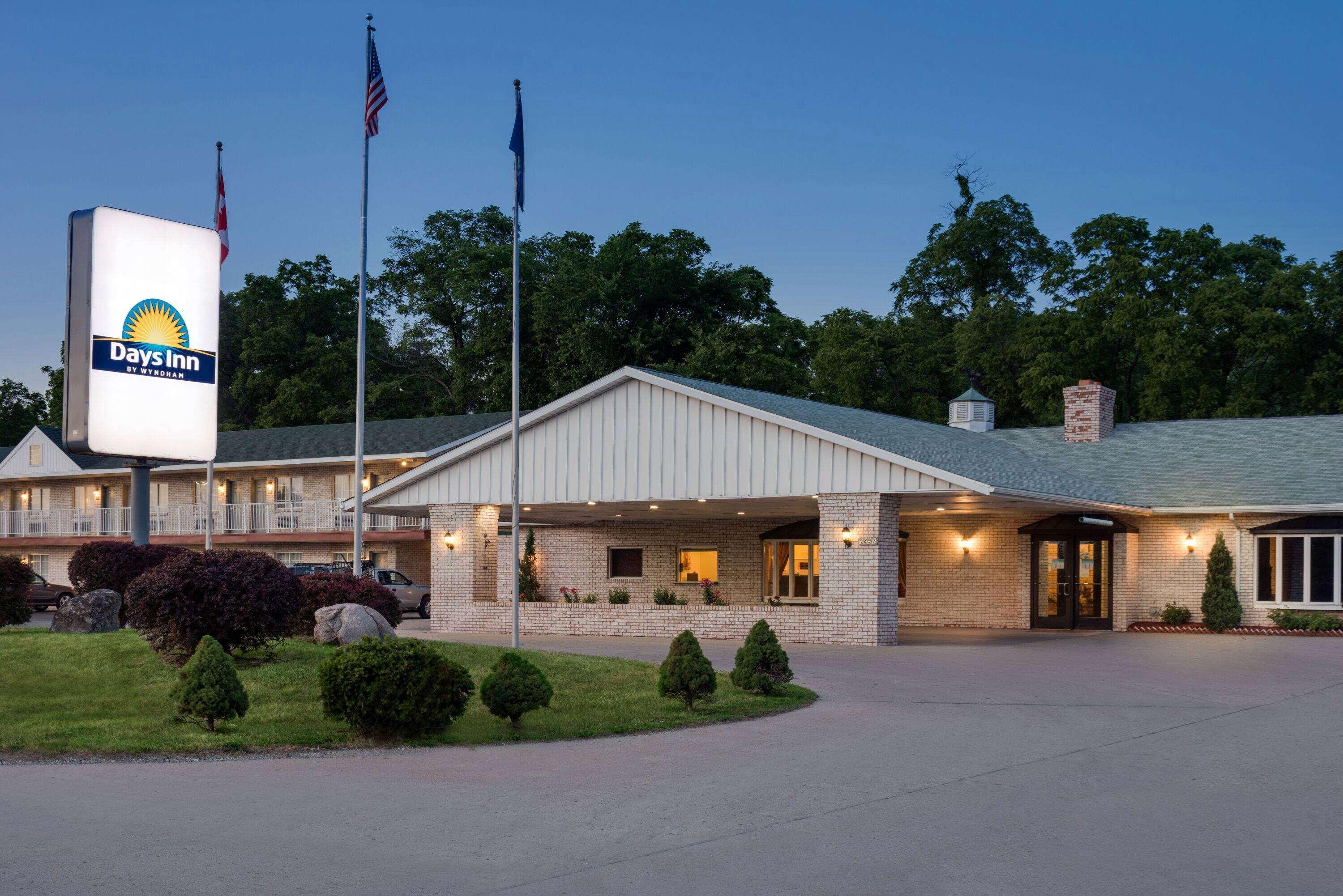 Days Inn By Wyndham Whitmore Lake Bagian luar foto