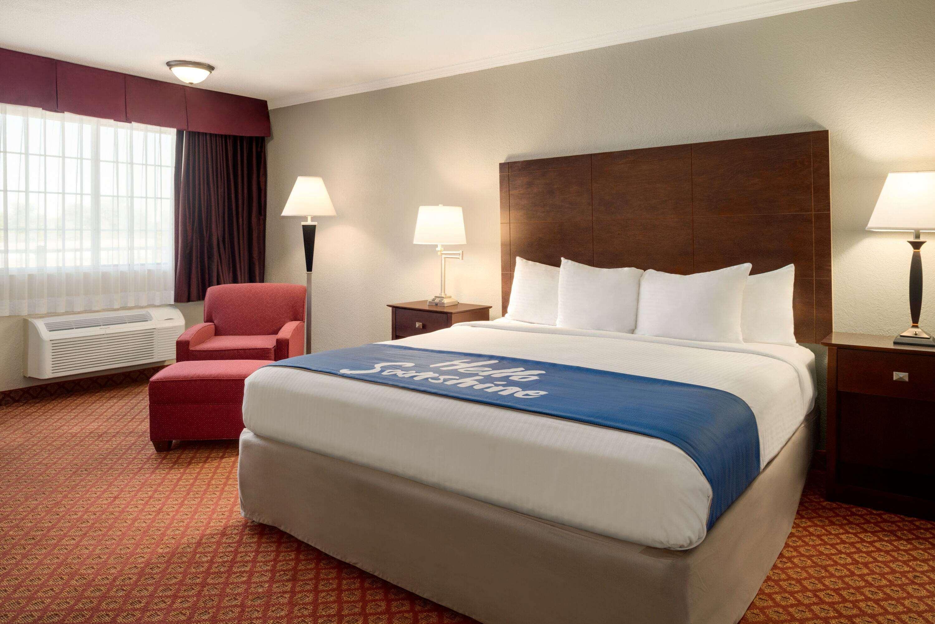 Days Inn By Wyndham Whitmore Lake Bagian luar foto