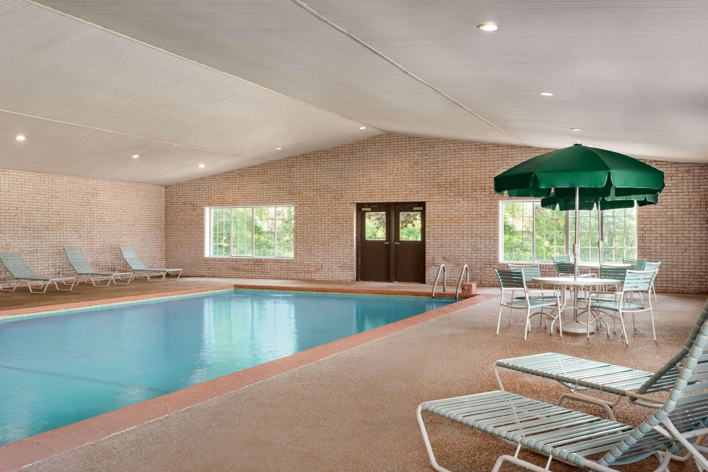 Days Inn By Wyndham Whitmore Lake Bagian luar foto