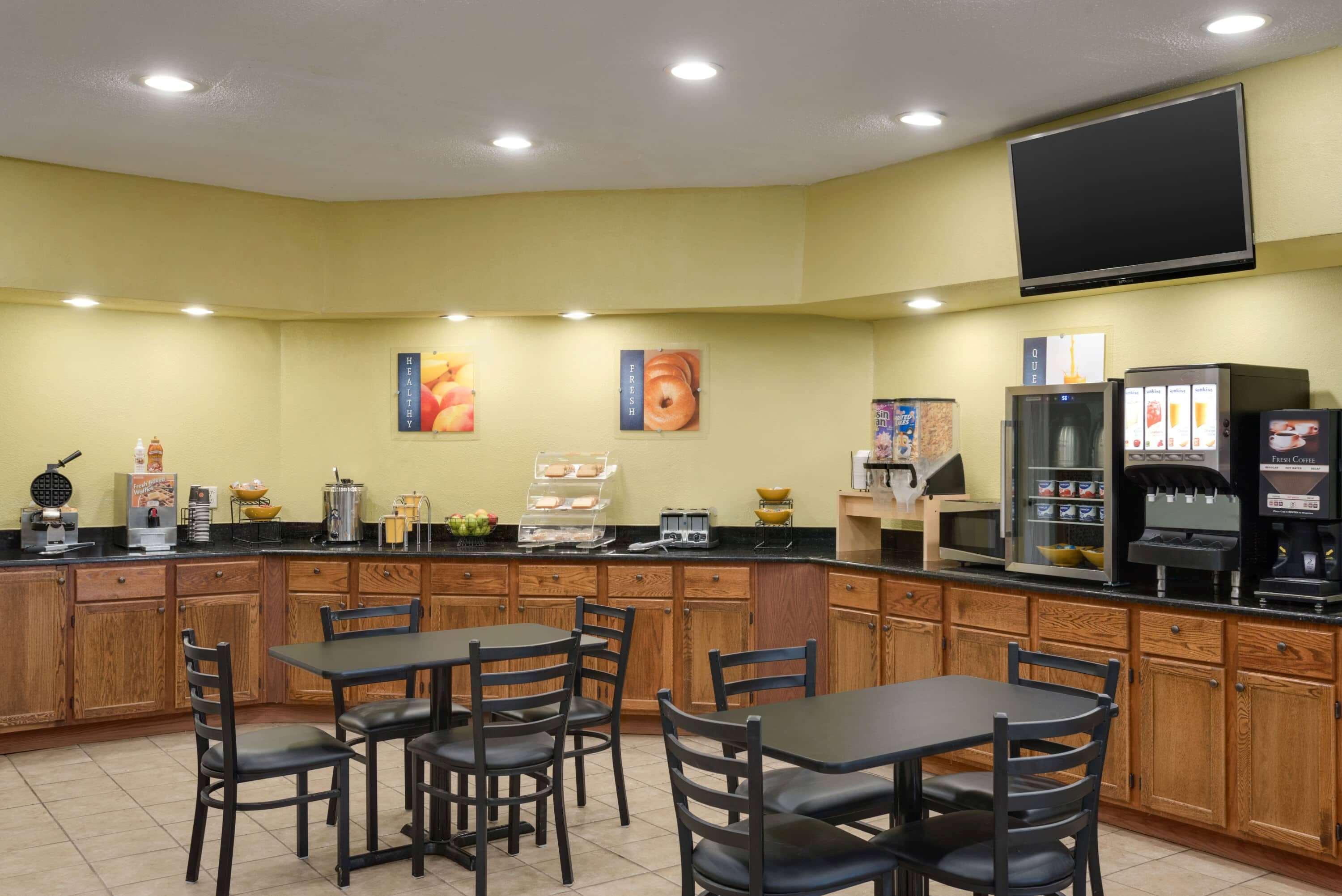 Days Inn By Wyndham Whitmore Lake Bagian luar foto