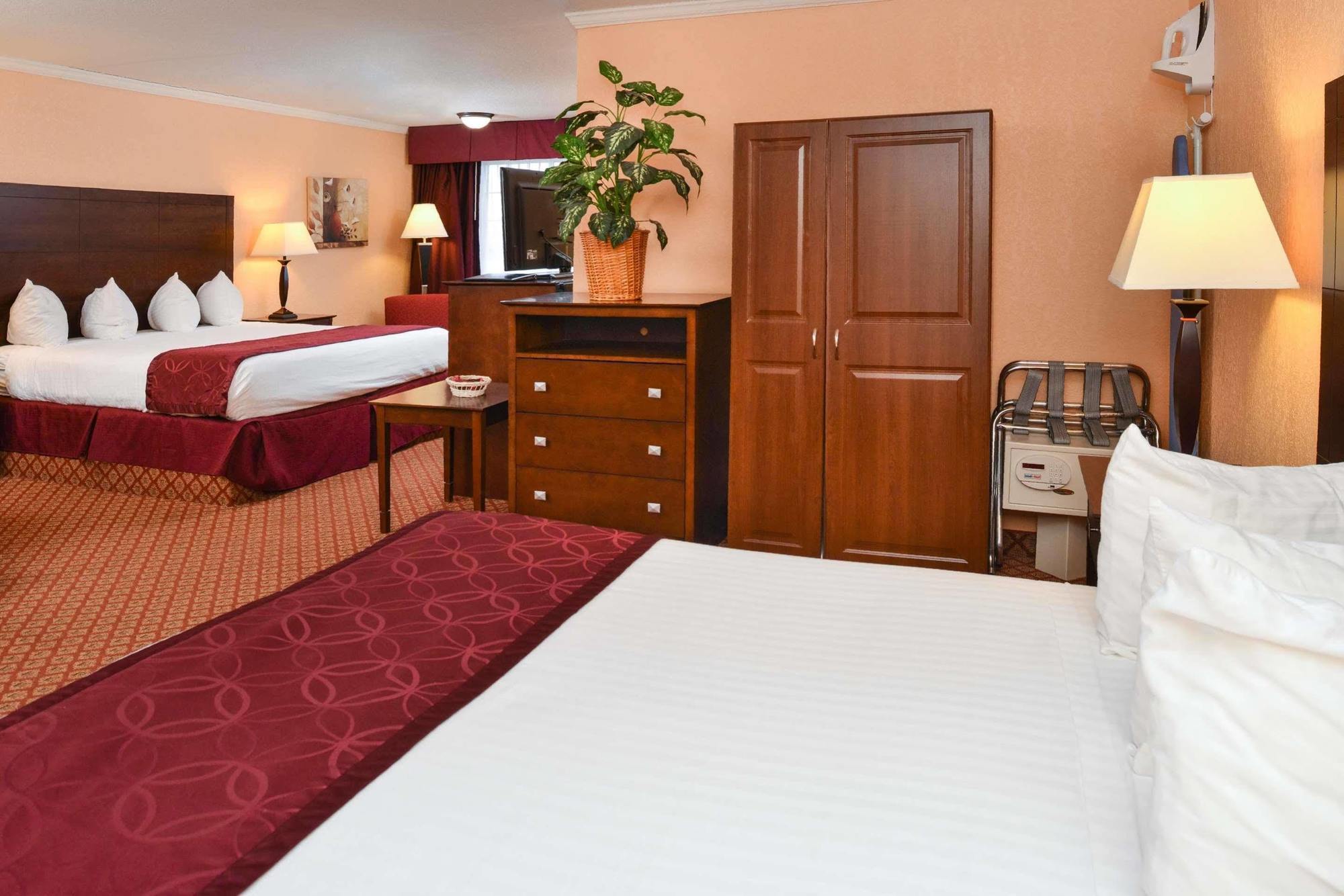 Days Inn By Wyndham Whitmore Lake Bagian luar foto